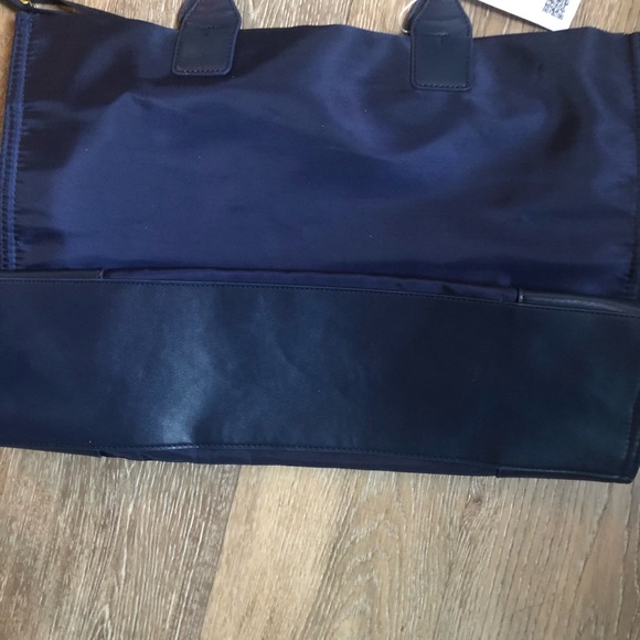 Tory Burch Large Ella Tote in Navy. NWT - Picture 6 of 7